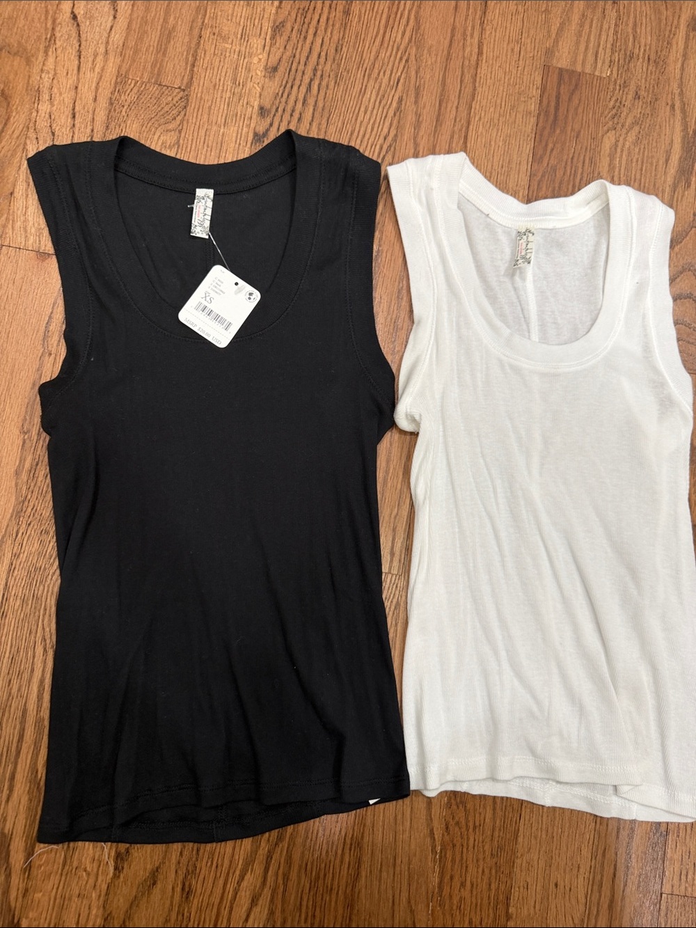 Free People Classic Black and White Ribbed Tank Tops - Women XS Set of 2